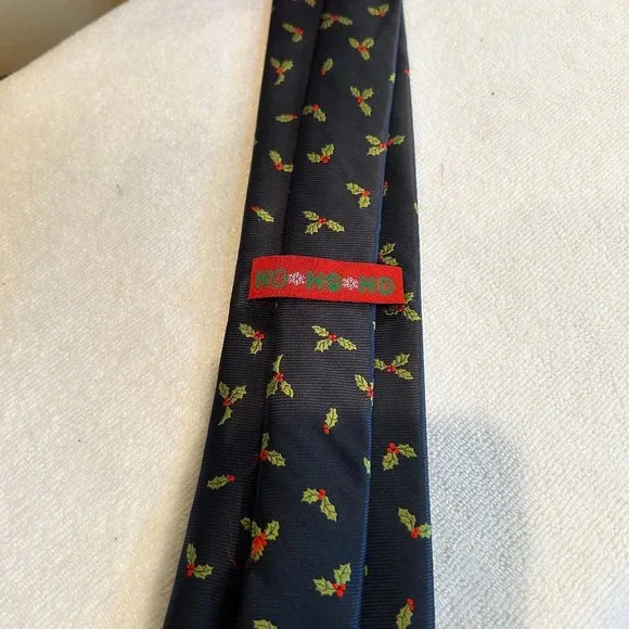 Holly-Day Christmas Tie by Ho*Ho*Ho. - Picture 4 of 4